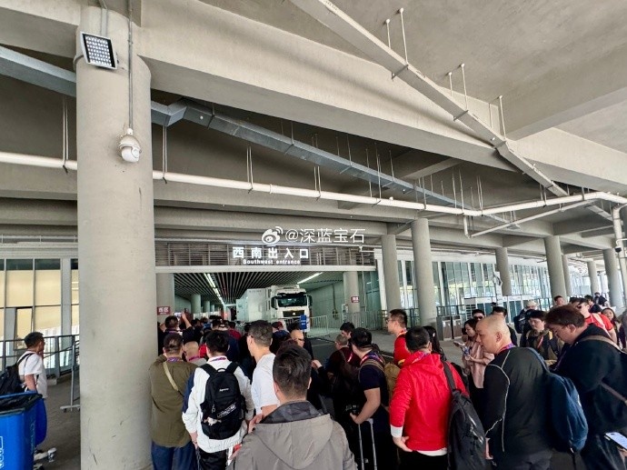 盛況空前！記者曬照：距離中澳之戰(zhàn)還有三小時，現(xiàn)場記者已超百名